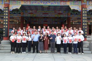 以实践绘就华彩人生，，，，，，用行动誊写闪亮未来